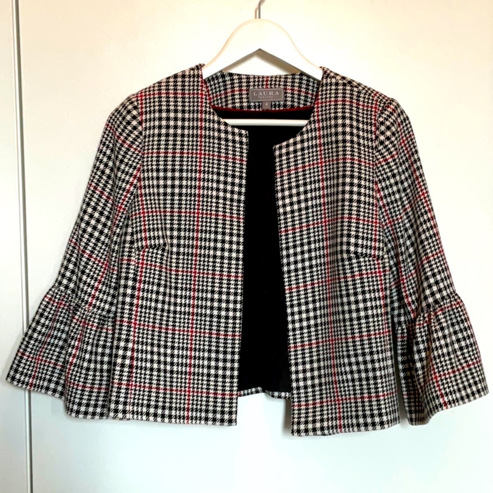 Cute cropped blazer with flared sleeves
